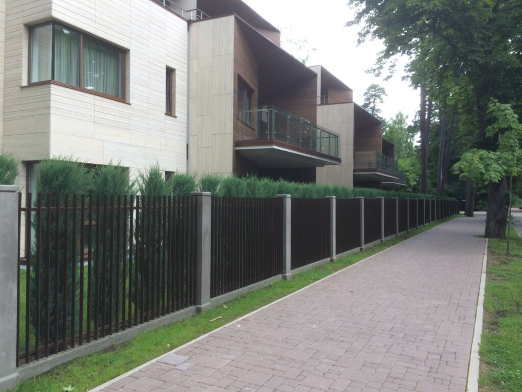 Teritorijas vārti un žogi — SINDEKS R (1)