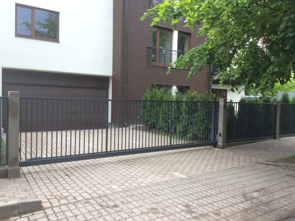 Teritorijas vārti un žogi — SINDEKS R (3)